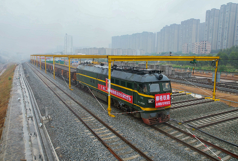 柳梧鐵路首批長鋼軌運抵鋪軌基地.jpg 柳梧鐵路首批長鋼軌運抵鋪軌基地.jpg