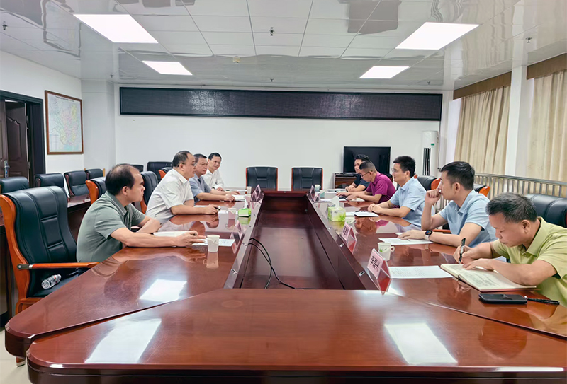 集團(tuán)公司駐崇憑鐵路項(xiàng)目監(jiān)督小組、南崇公司黨委與崇左市紀(jì)委監(jiān)委、駐市交通運(yùn)輸局紀(jì)檢監(jiān)察組座談交流.jpg 集團(tuán)公司駐崇憑鐵路項(xiàng)目監(jiān)督小組、南崇公司黨委與崇左市紀(jì)委監(jiān)委、駐市交通運(yùn)輸局紀(jì)檢監(jiān)察組座談交流.jpg